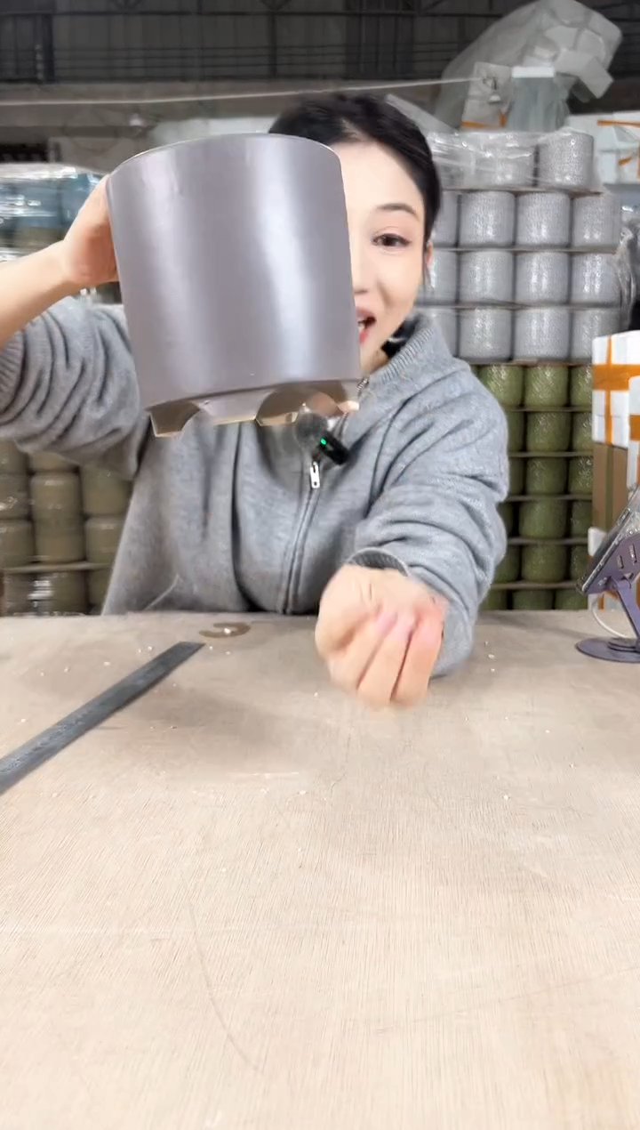 【闪购商品】陶瓷高脚棕色小号13x13