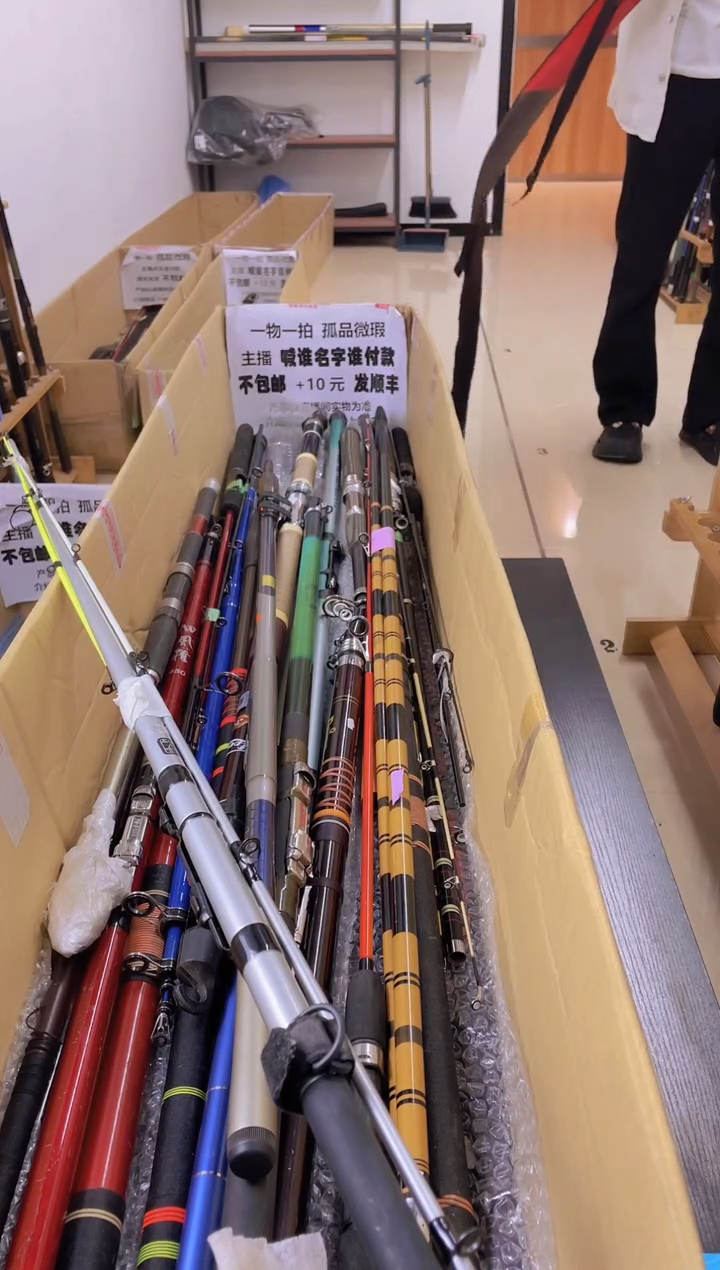n****d孤品微瑕疵，以直播间讲解为准，+10元，发顺丰，慎拍。