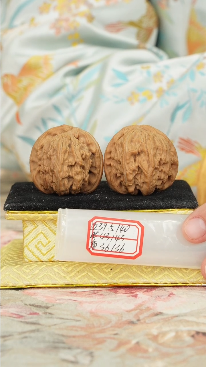 【闪购商品】文玩核桃把件白狮子