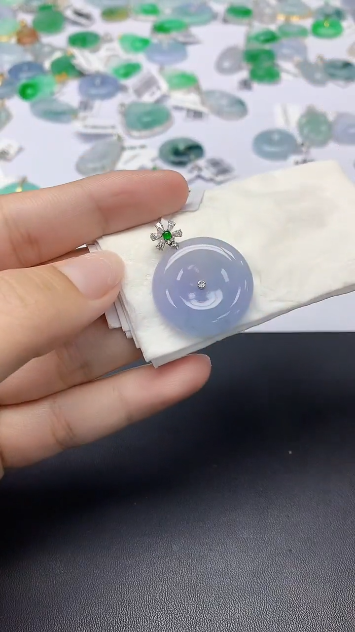 翡翠18K金镶嵌颈饰天然缅甸a货翡翠