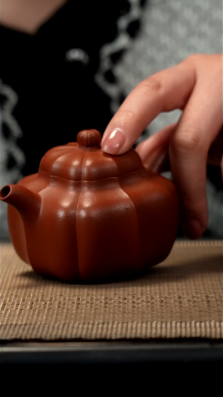 紫砂茶盏生砂朱泥筋纹德钟140CC微瑕