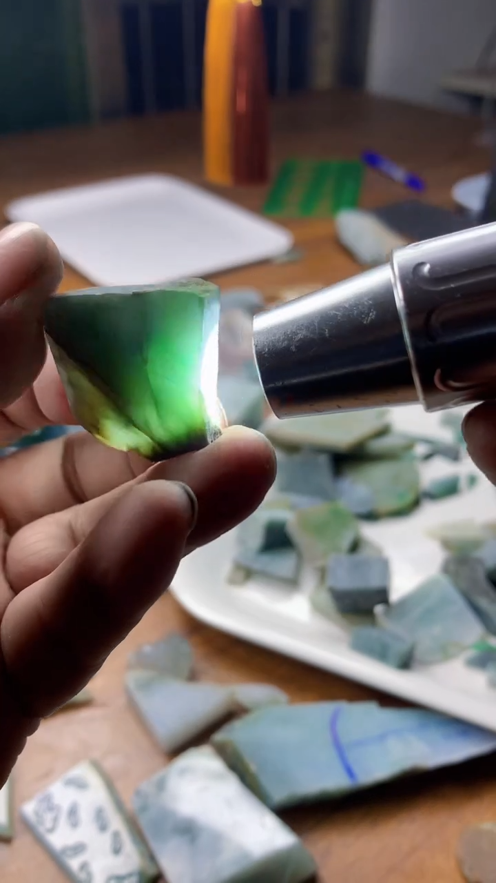 颈饰未镶嵌翡翠材料