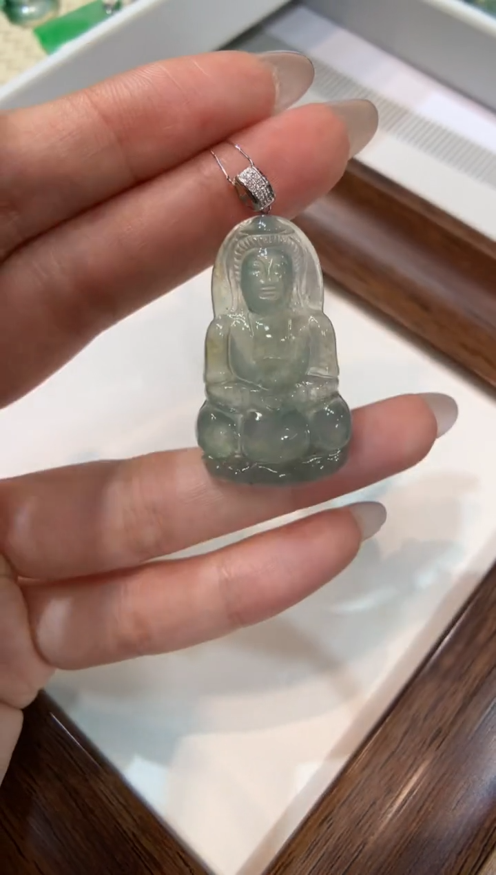 颈饰18K金镶嵌翡翠观音