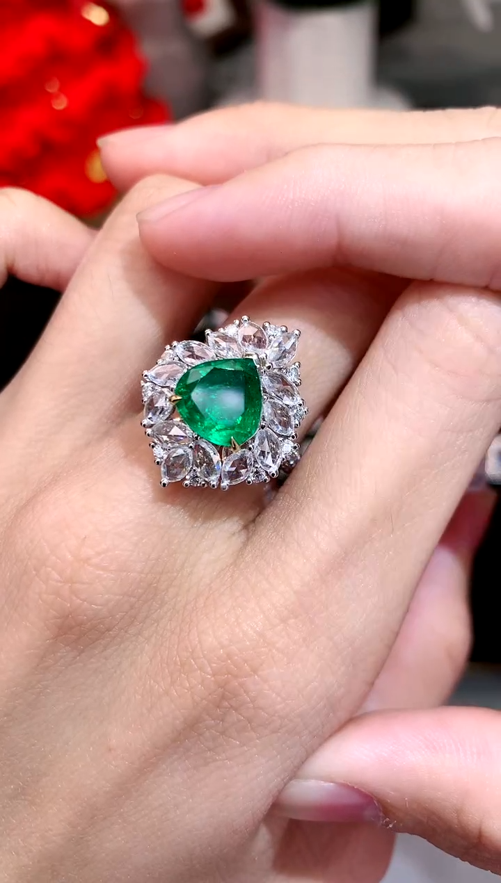 【闪购商品】祖母绿戒指18K金镶嵌1.66ct/天然宝石/七天无理由