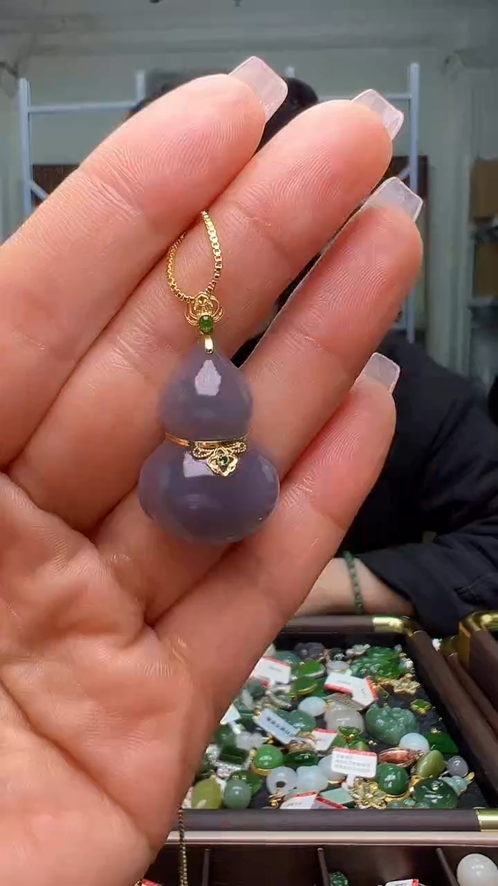 颈饰18K金镶嵌和田玉（多样性发货.发其一)1.04.72