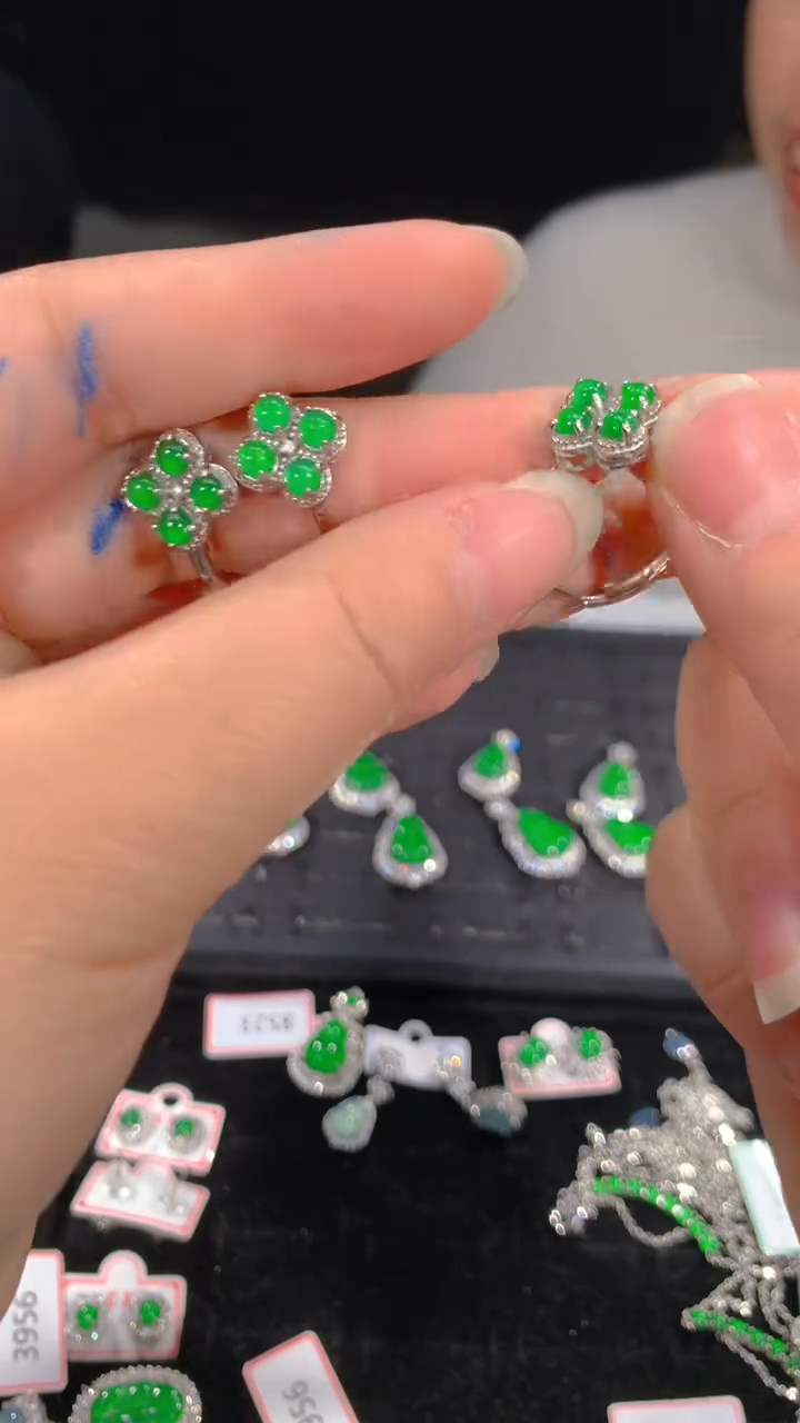 【闪购商品】定制翡翠未镶嵌32定制翡翠，多样性发货（发其一）