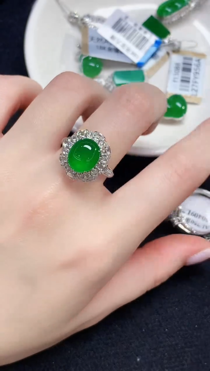 18K金镶嵌戒指翡翠晶*多样性发其一