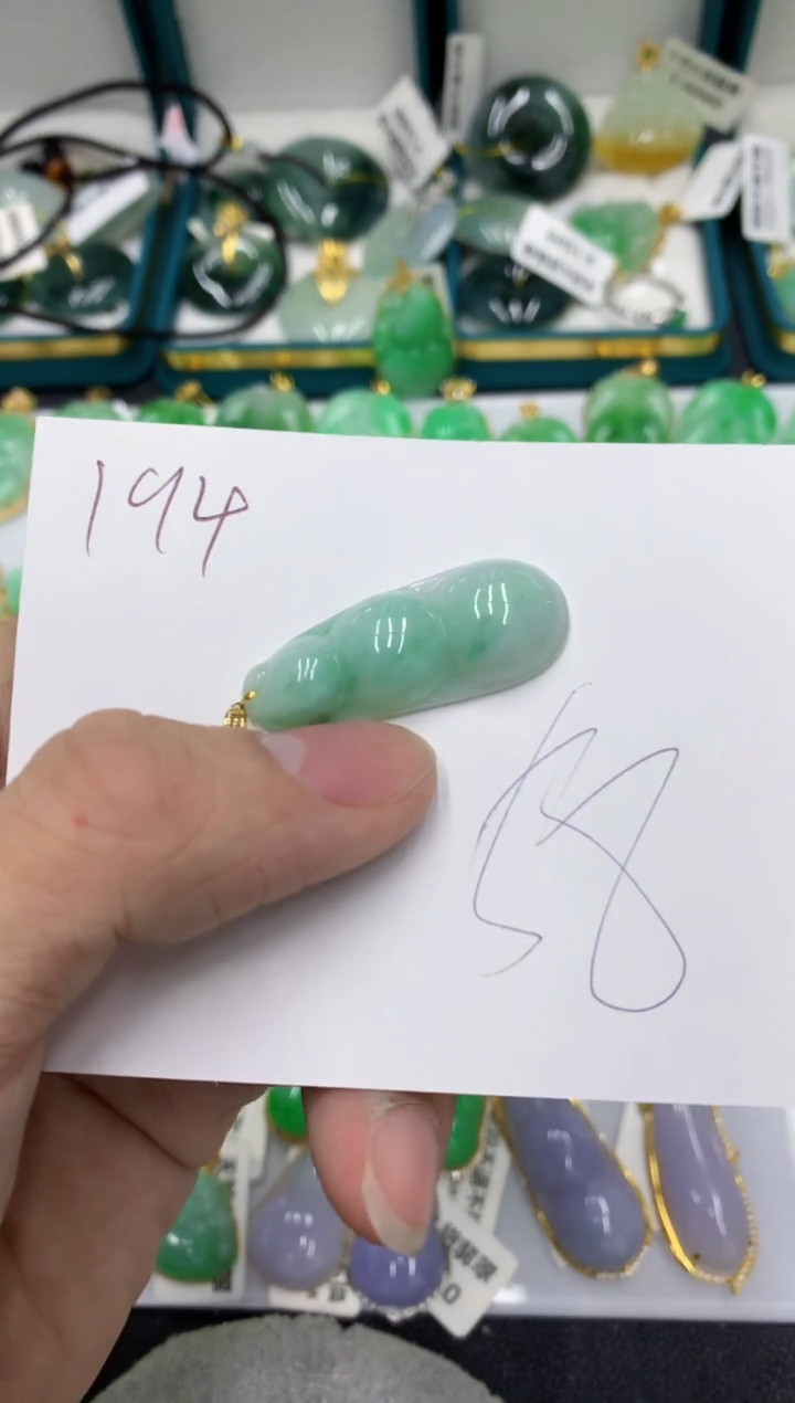 【闪购商品】翡翠颈饰18K金镶嵌号链接