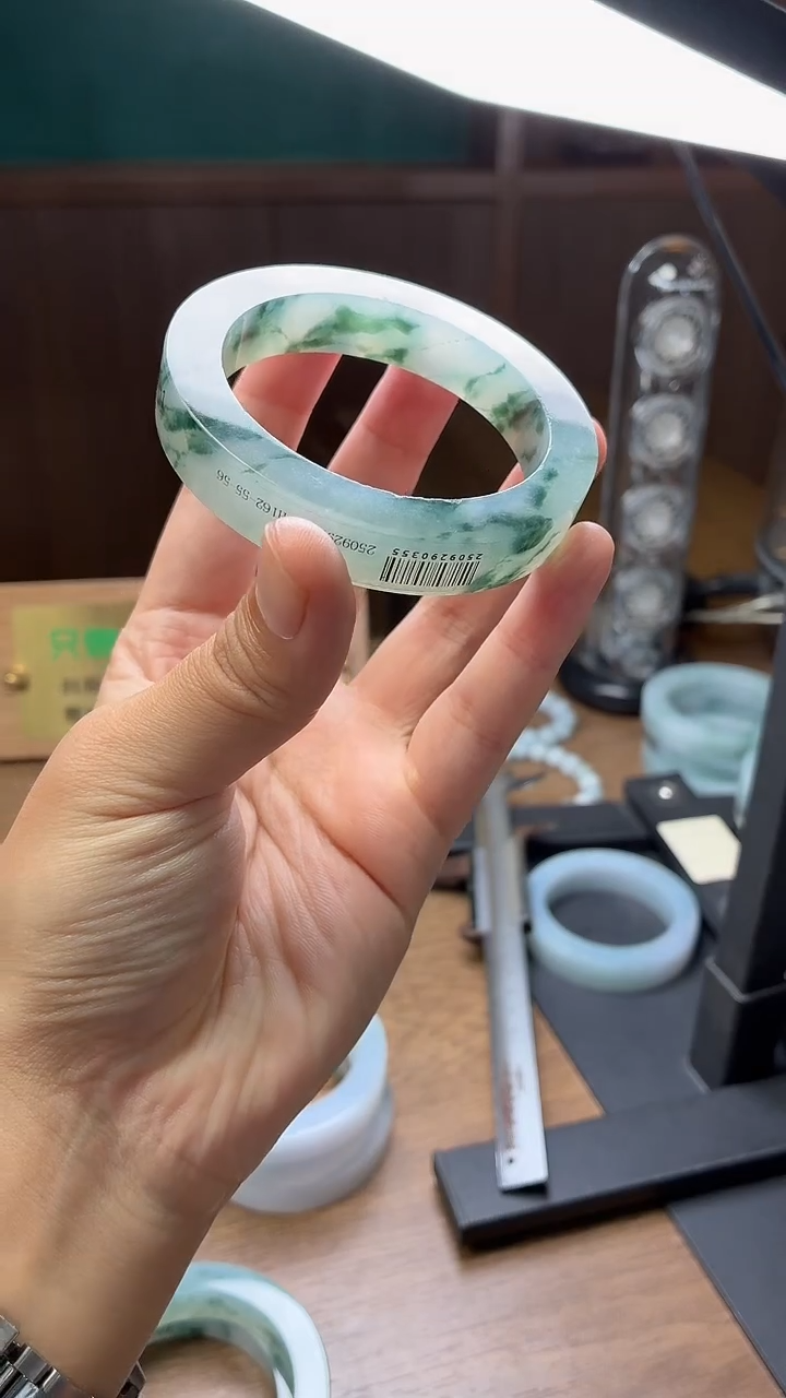 未镶嵌手镯定制翡翠御****?定制