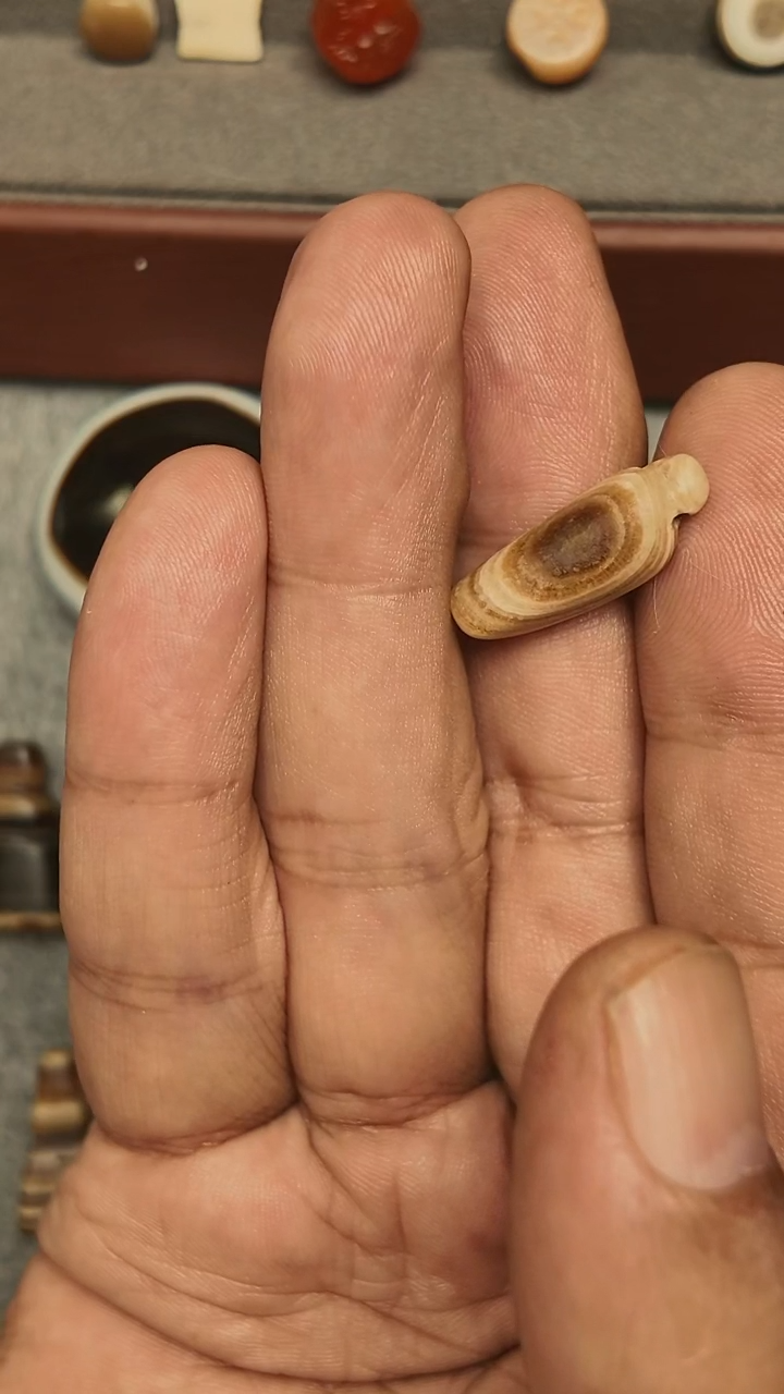 吊坠白玉菩提风**月小豹纹