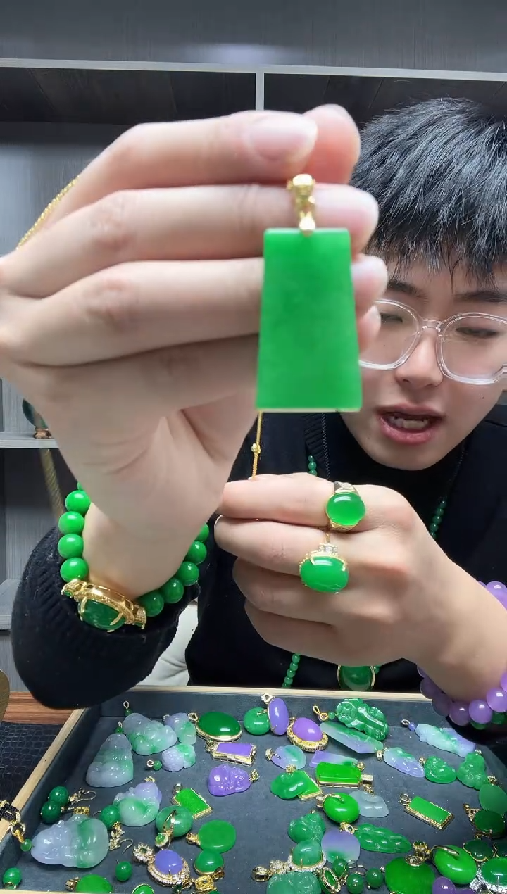 【闪购商品】翡翠吊坠(赠链)14K金镶嵌吊坠