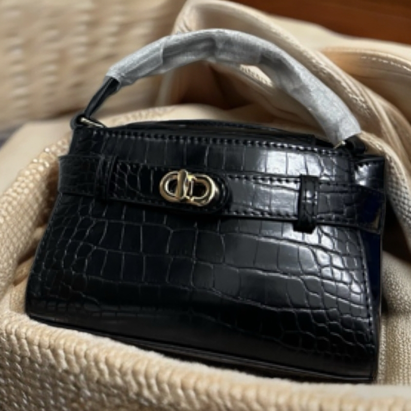 《拍下备注编码》百搭小众包包，默认微瑕，抠细节勿拍