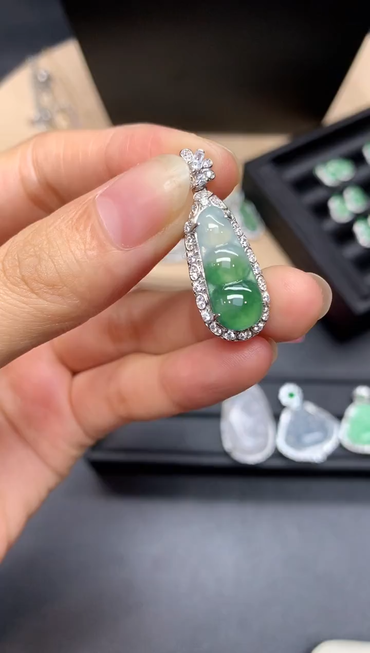 【闪购商品】翡翠吊坠(不含链)银S925镶嵌福豆【多样性发其一】