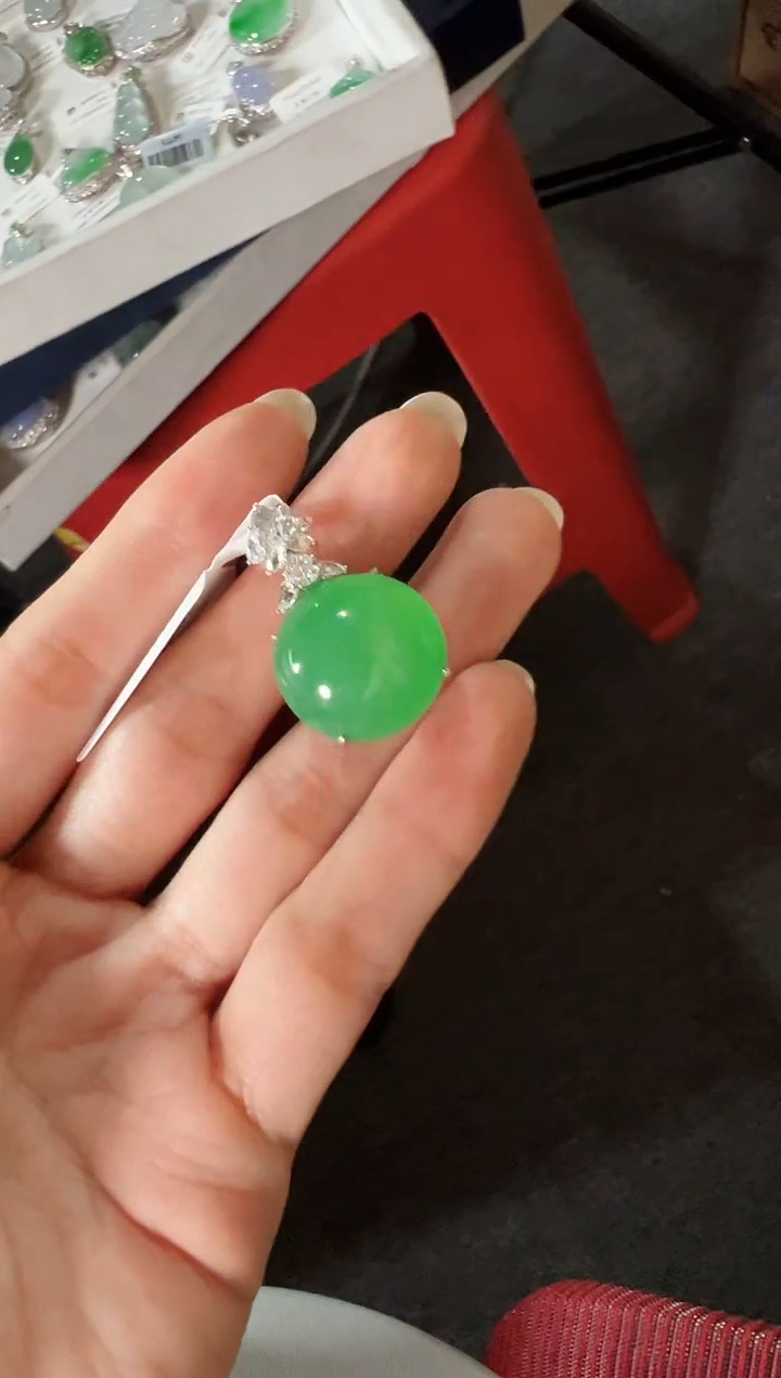 颈饰18K金镶嵌翡翠序号119