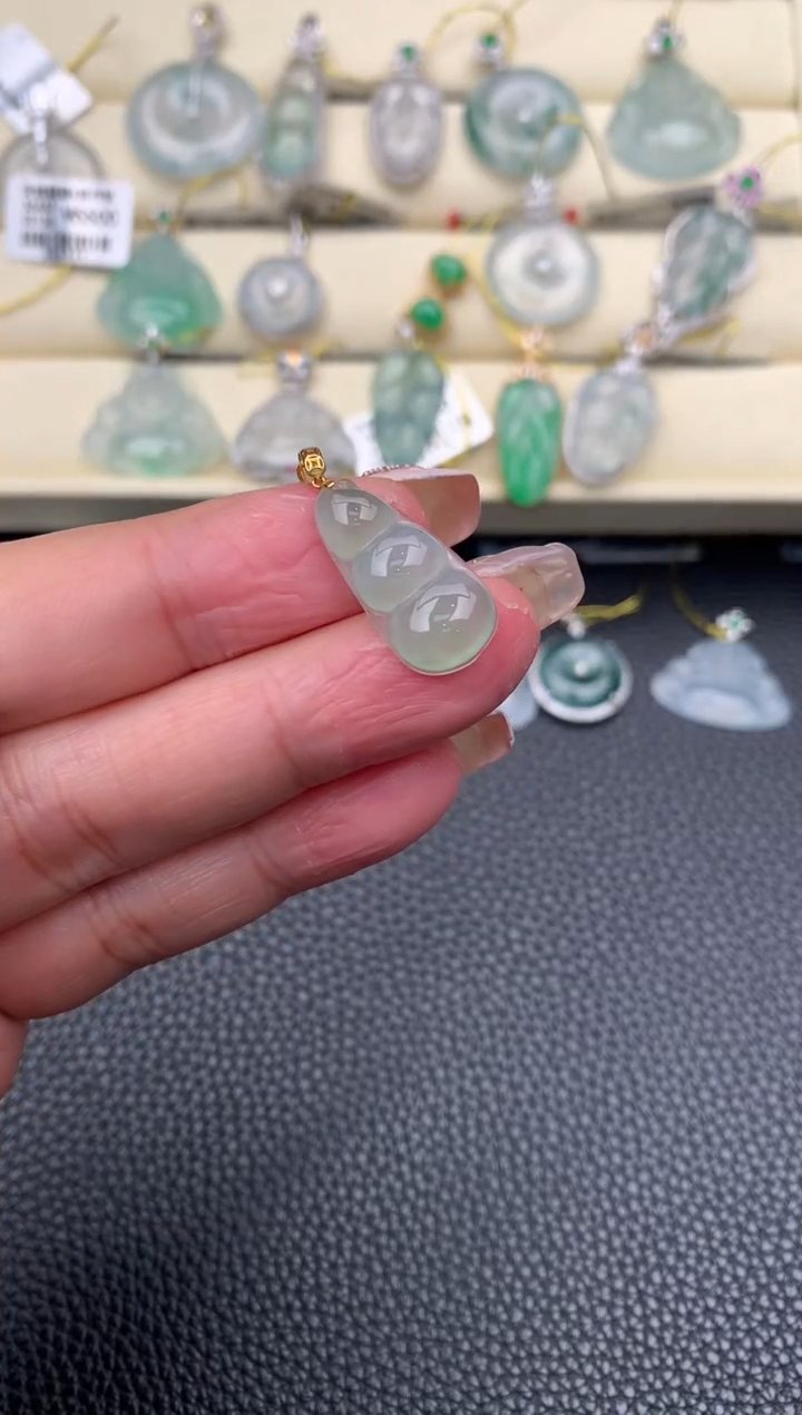 【闪购商品】翡翠颈饰18K金镶嵌D727      