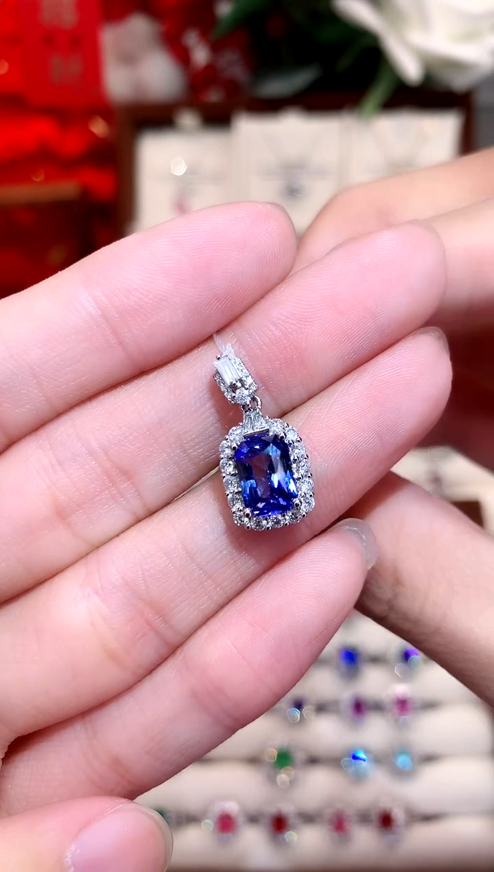 【闪购商品】蓝宝石吊坠18K金镶嵌2.19ct/天然宝石/七天无理由