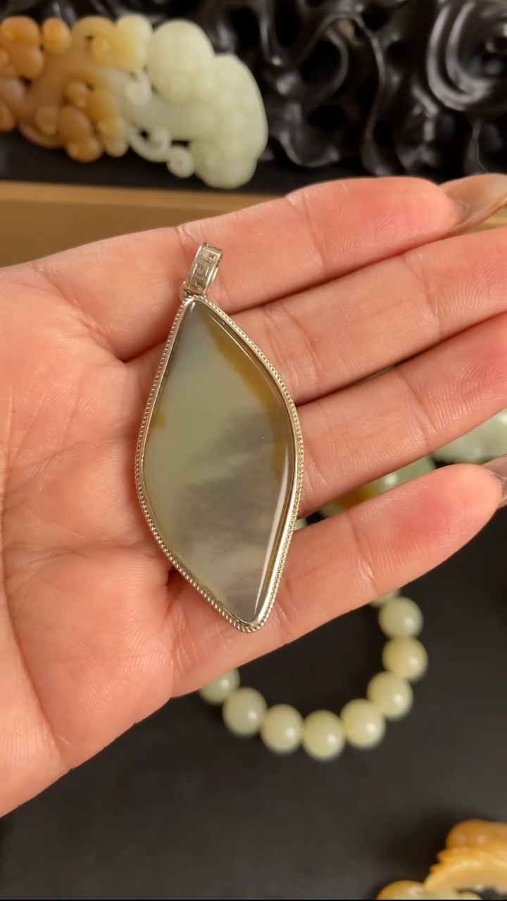 未镶嵌手链和田玉吊坠