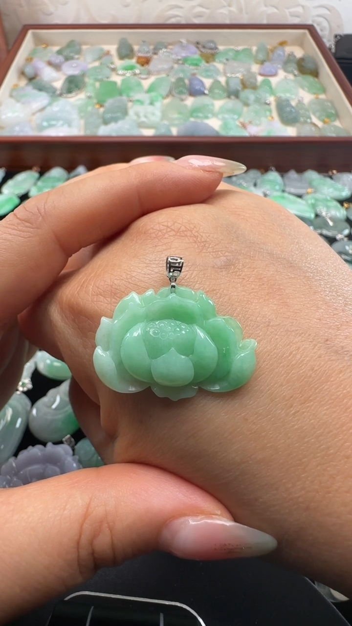 吊坠(不含链)18K金镶嵌翡翠翠*鸟花