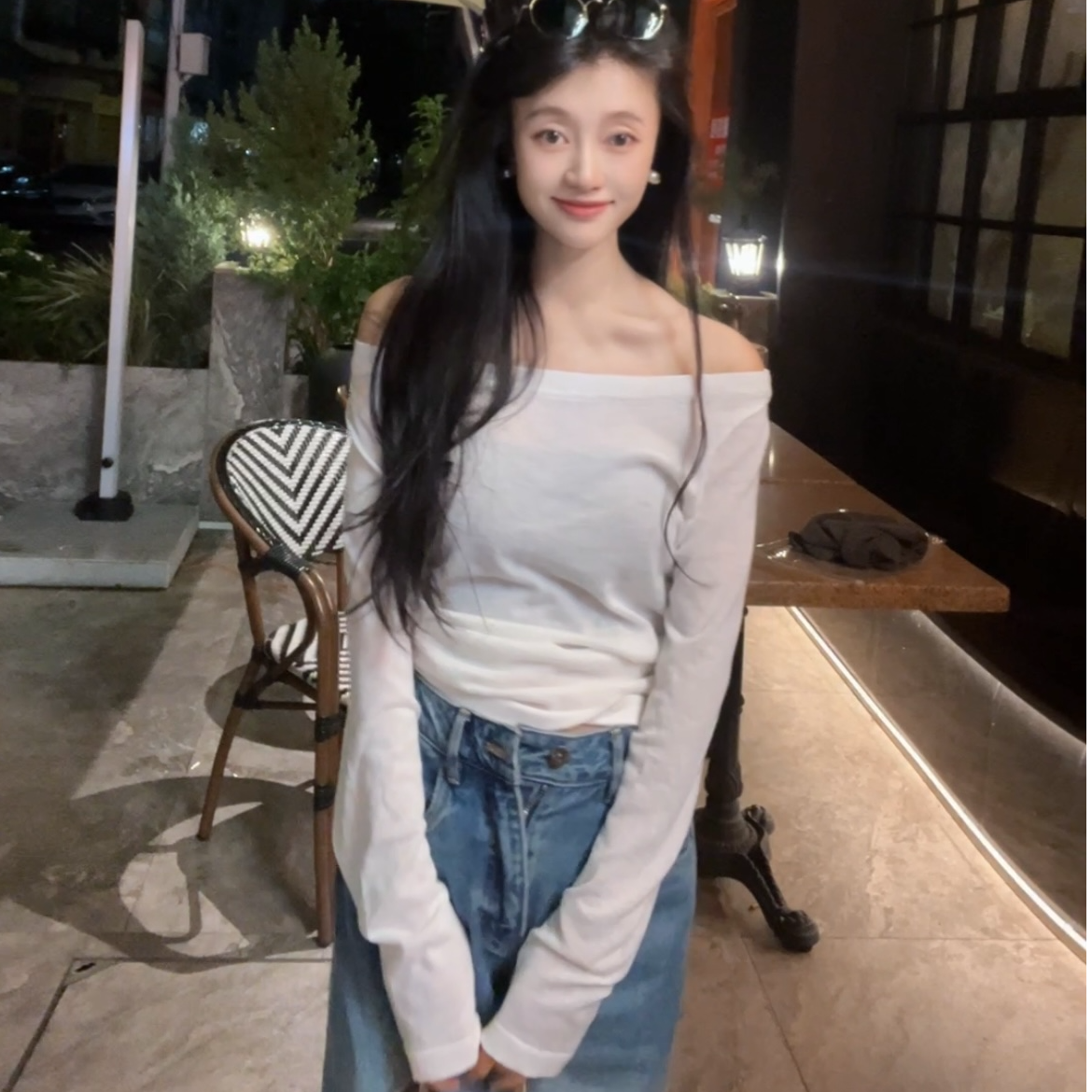 早秋新款一字肩白色长袖女设计款显瘦百搭上衣