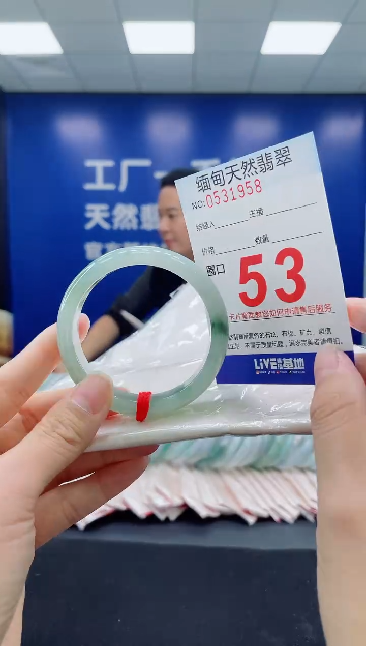 未镶嵌手镯翡翠天然翡翠手镯