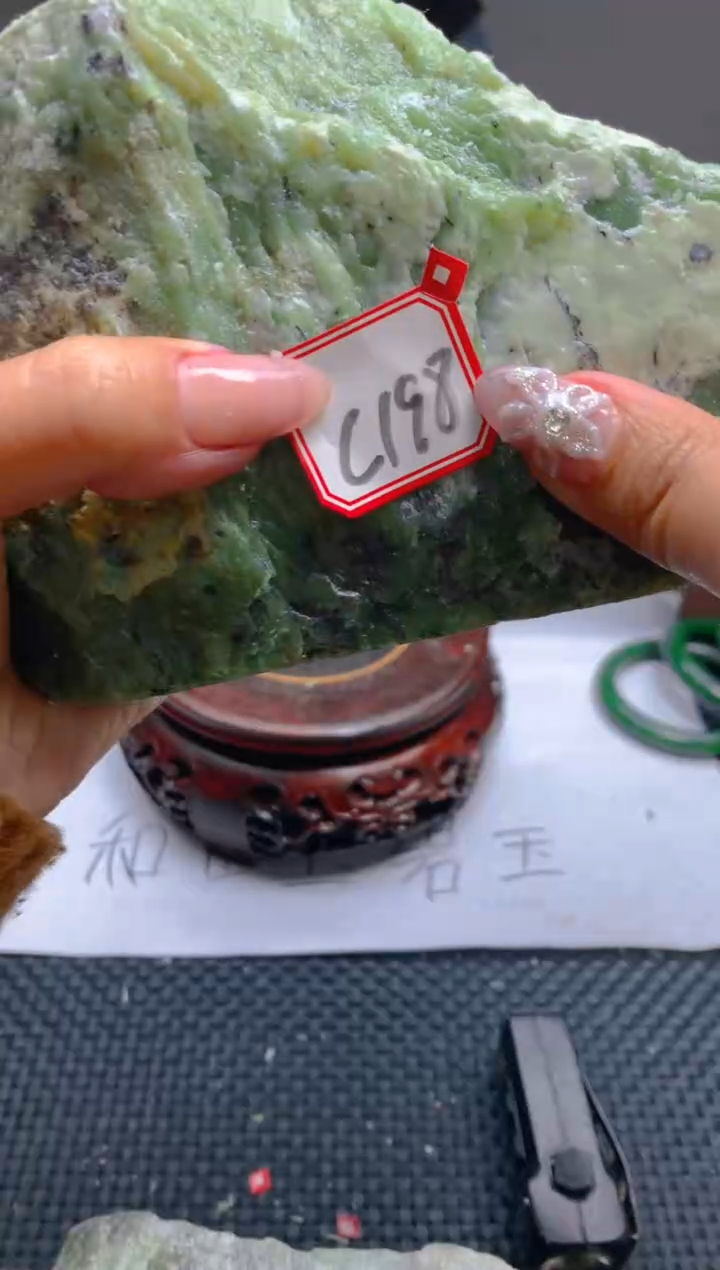 和田玉（碧玉）未镶嵌珠宝半成品198