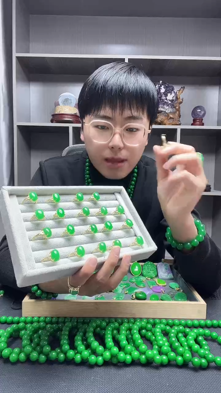 14K金镶嵌戒指翡翠戒指
