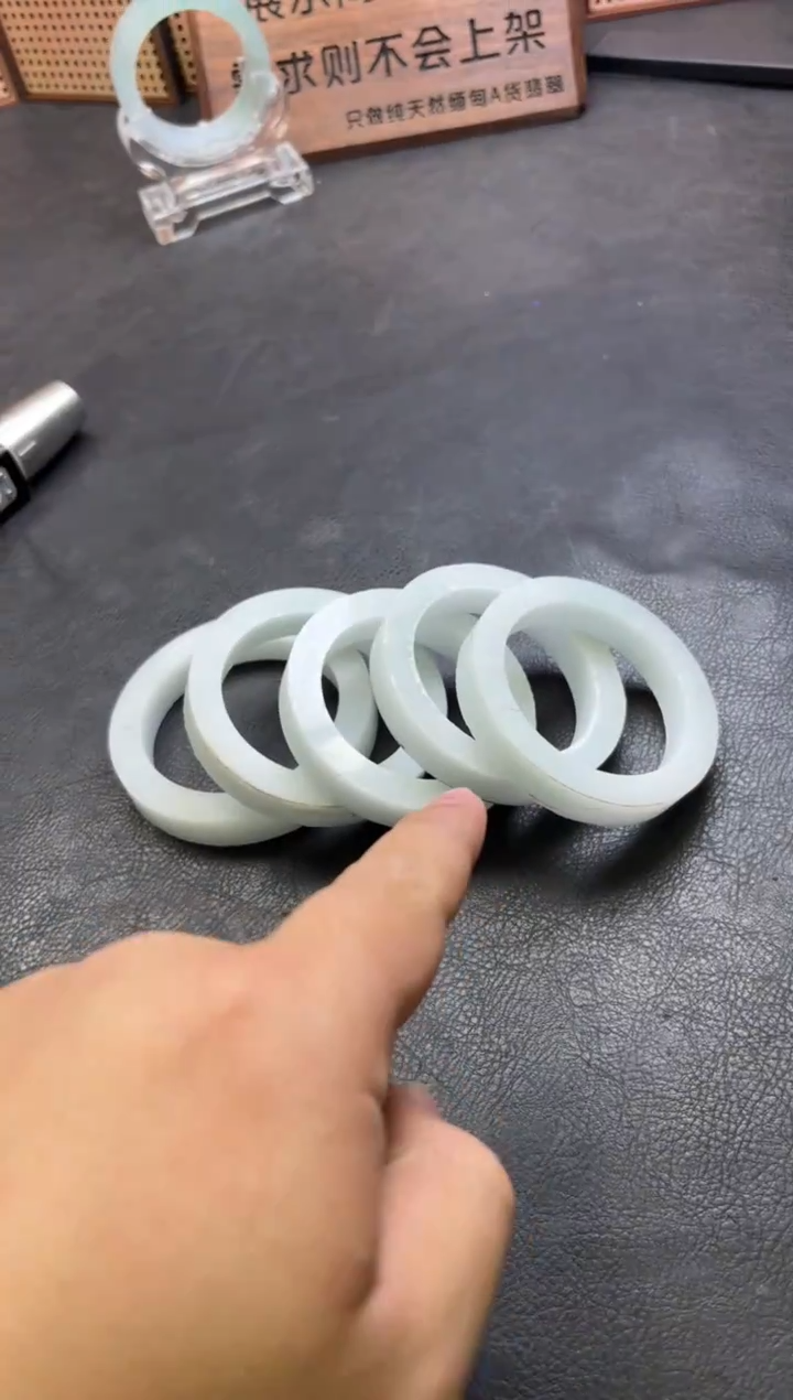 未镶嵌手镯定制翡翠多样性