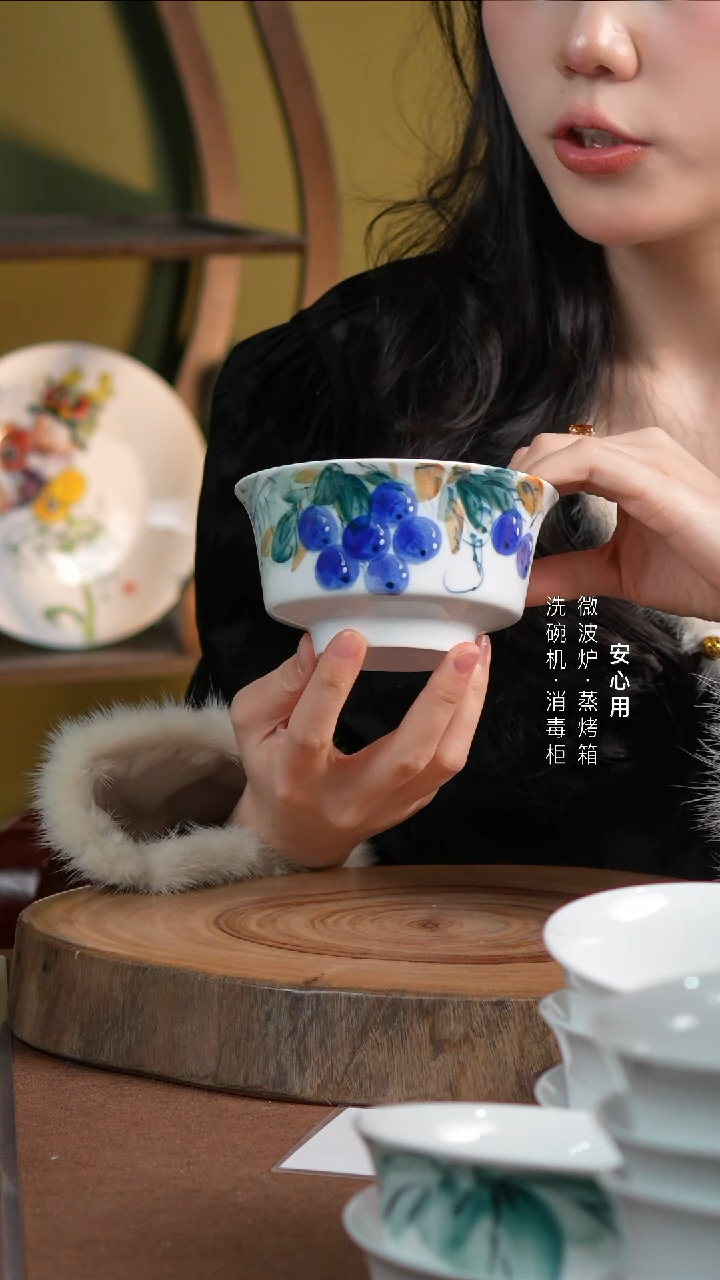 瓷景德镇高温手绘釉下彩4.75英寸金钟碗芭蕉翠叶紫葡萄