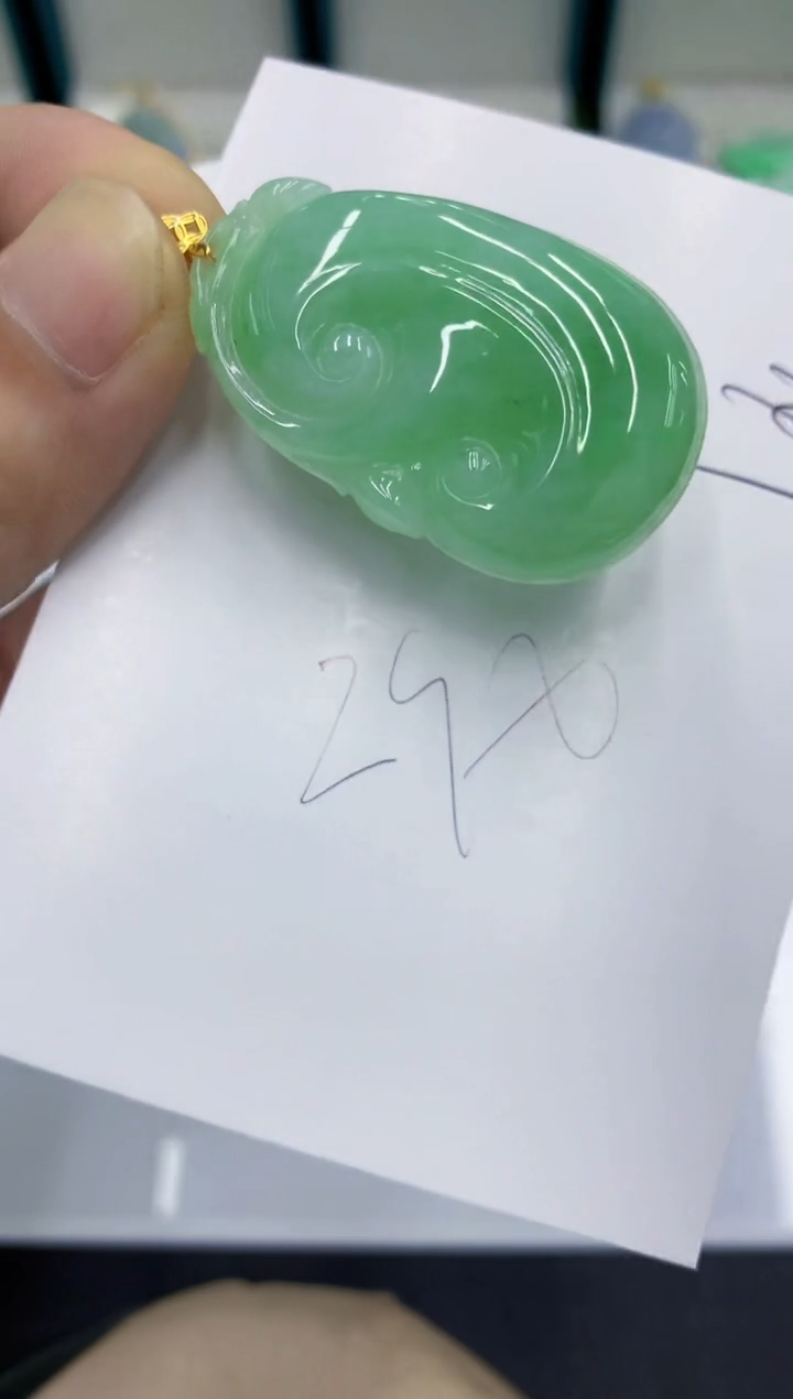 颈饰18K金镶嵌翡翠翡翠