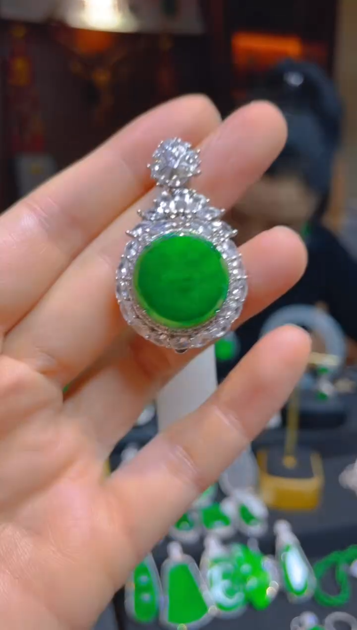 【闪购商品】翡翠颈饰银S925镶嵌123546天然A货翡翠吊坠