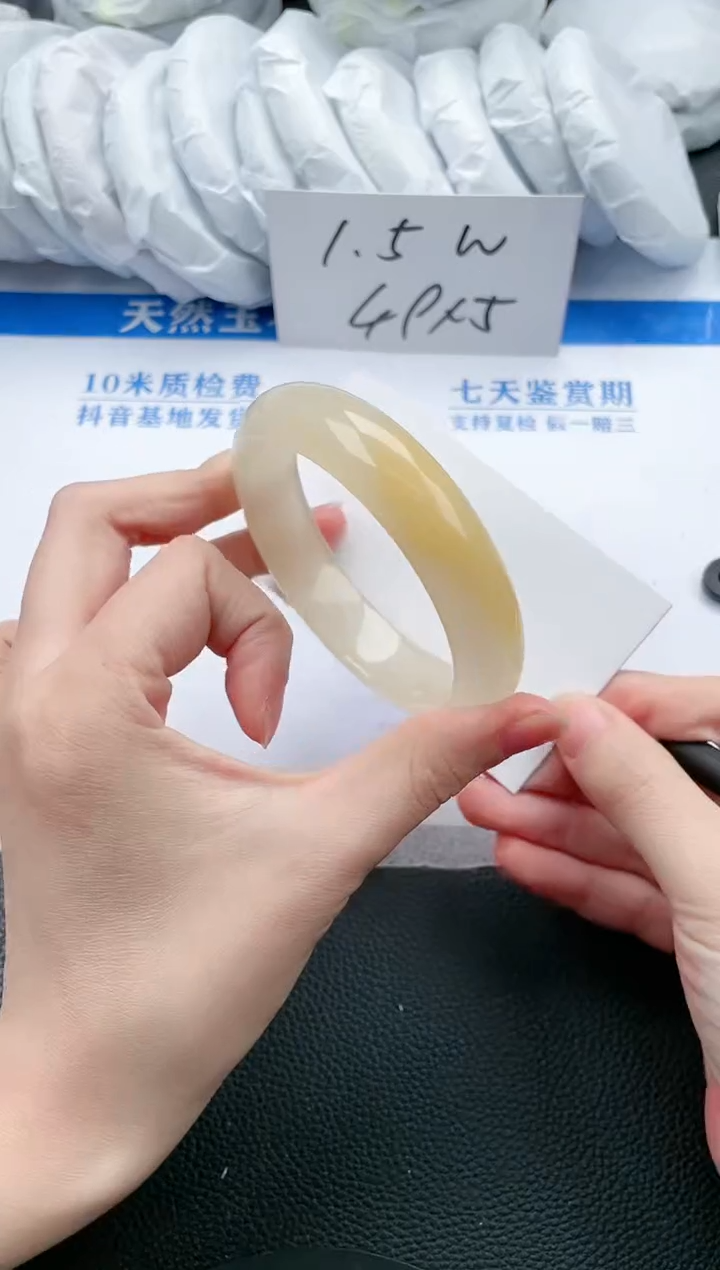 【闪购商品】石英质玉手镯未镶嵌K417