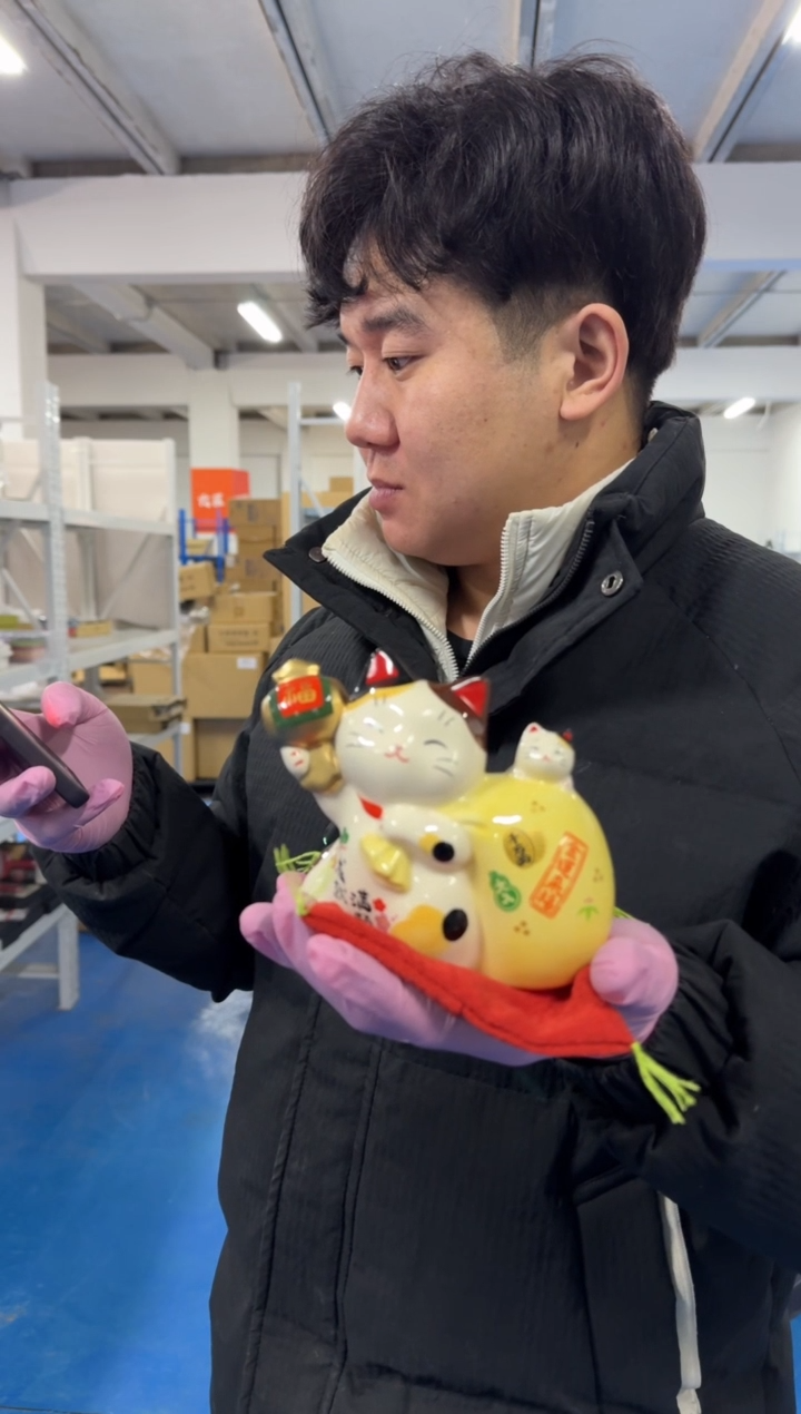 阿*黄色背带陶瓷猫