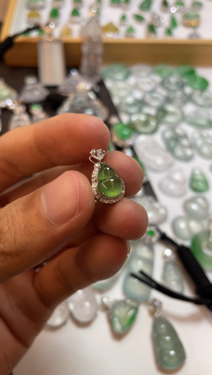 【闪购商品】翡翠吊坠(不含链)18K金镶嵌葫芦