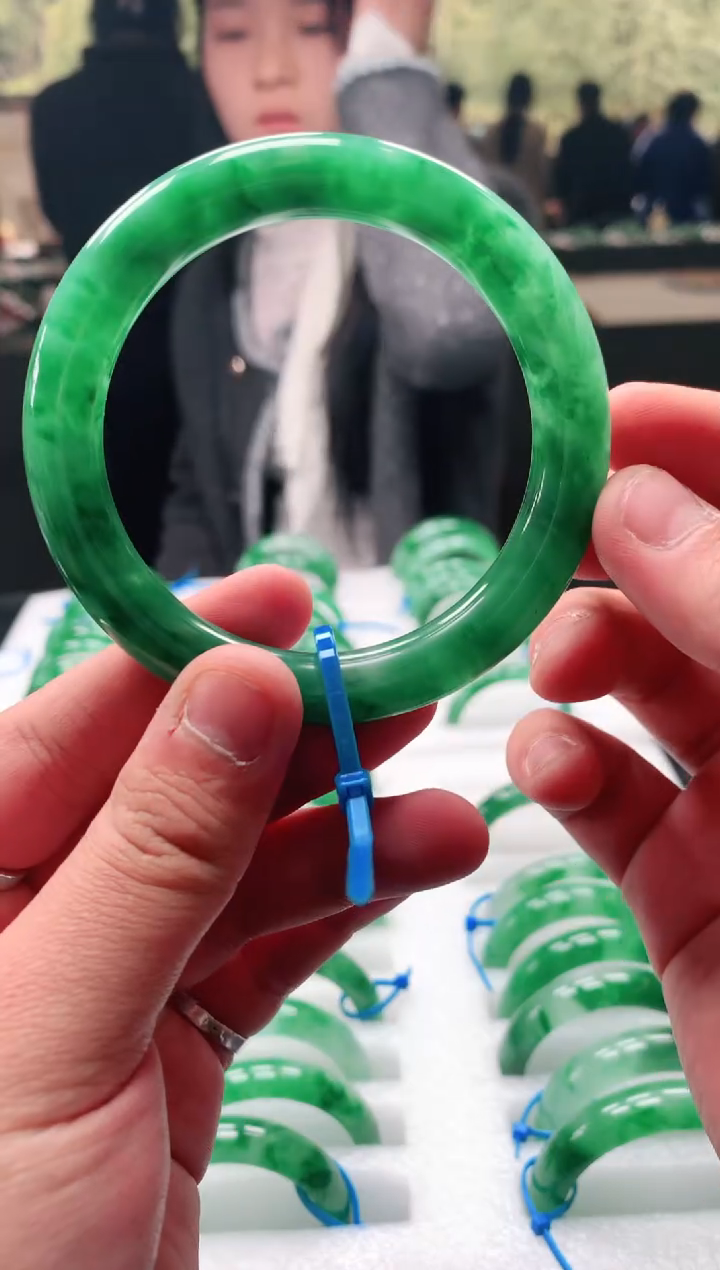 【闪购商品】石英质玉手镯未镶嵌冰飘花手镯