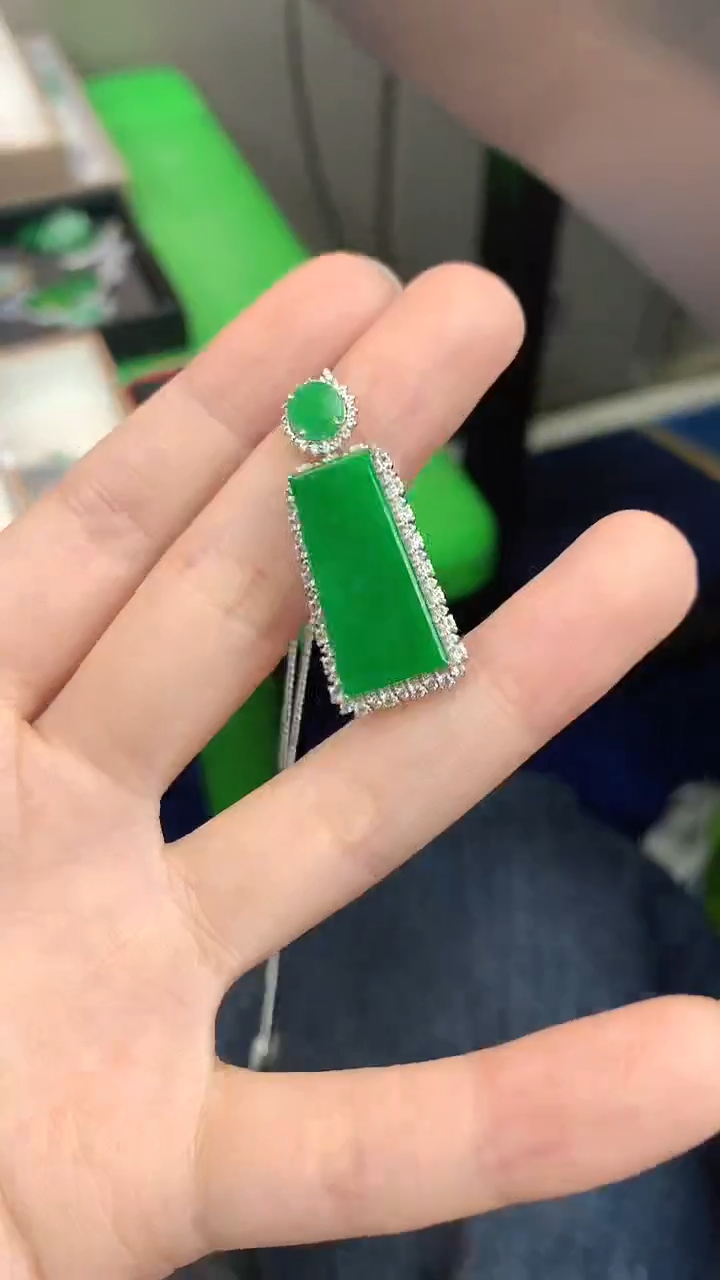 【闪购商品】翡翠颈饰18K金镶嵌赠礼盒证书  敏