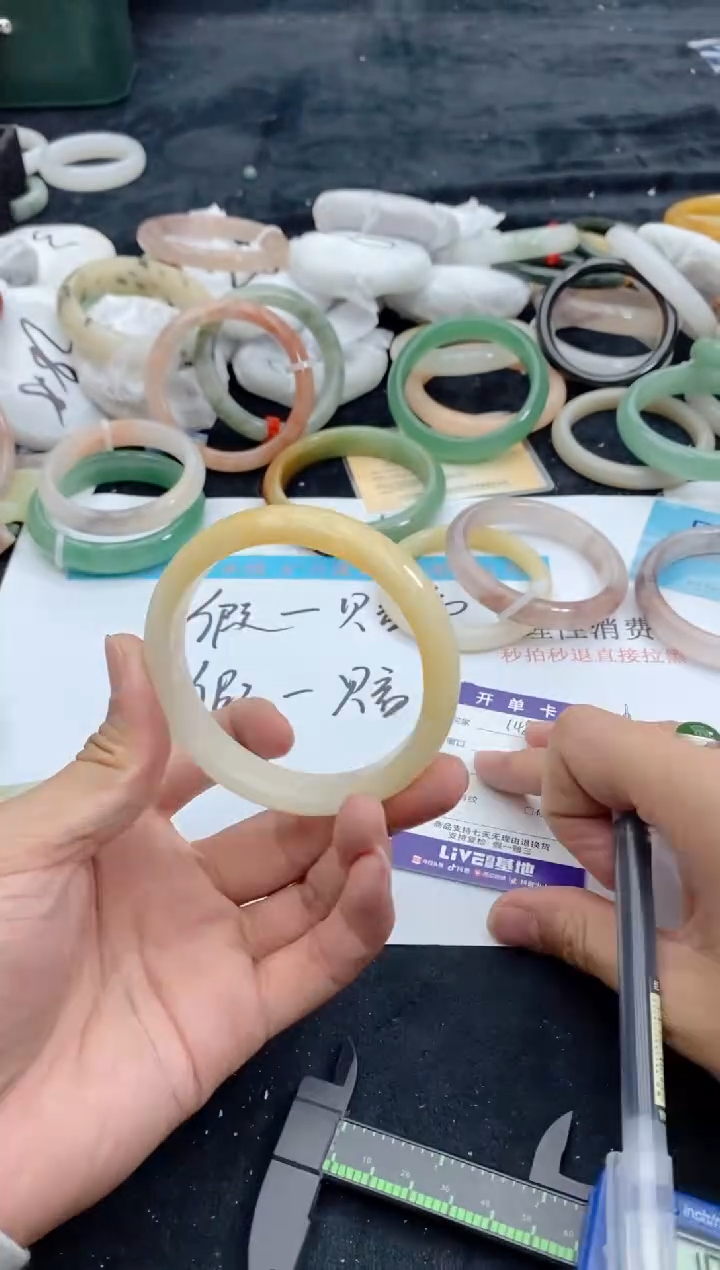 【闪购商品】石英质玉手镯未镶嵌148