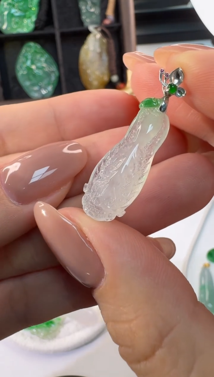 颈饰18K金镶嵌翡翠缅甸A货翡翠