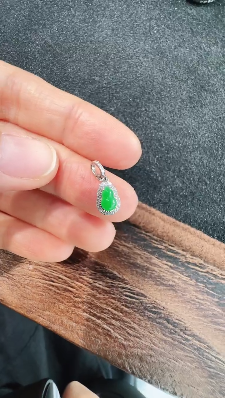 颈饰18K金镶嵌翡翠00002280