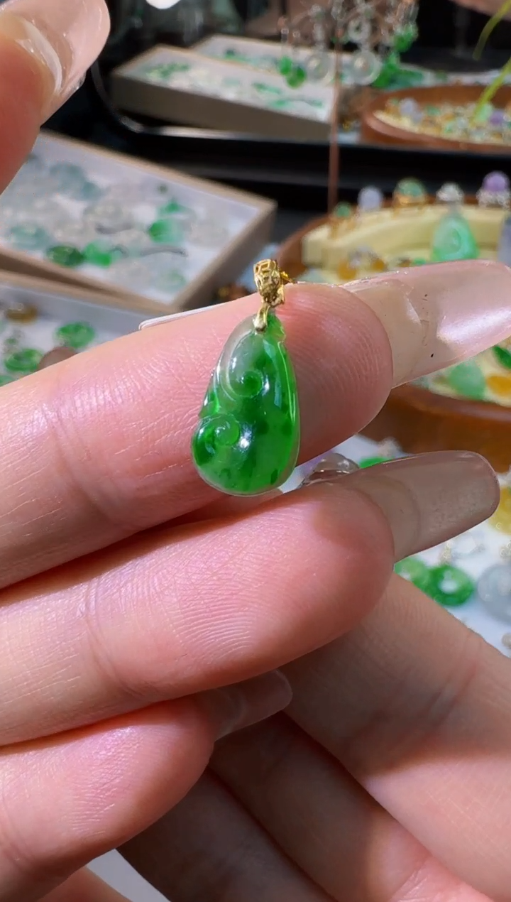 【闪购商品】翡翠颈饰18K金镶嵌缅甸翡翠A货吊坠