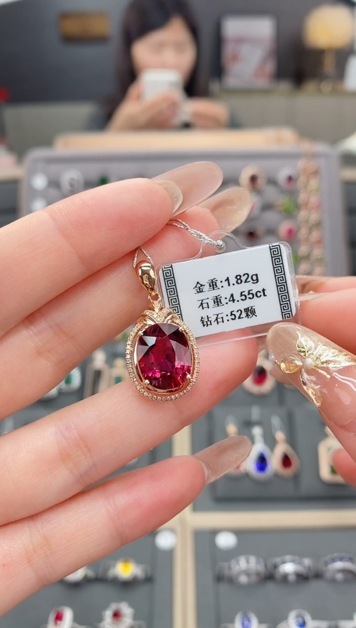 【闪购商品】碧玺颈饰18K金镶嵌4.55