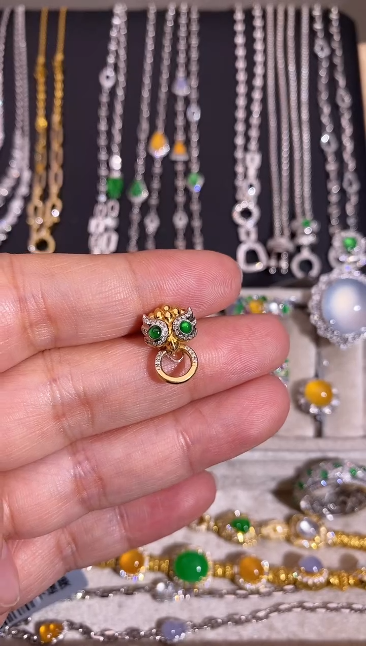 颈饰18K金镶嵌翡翠扣头