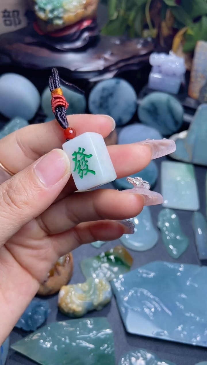 【闪购商品】翡翠颈饰未镶嵌片料1