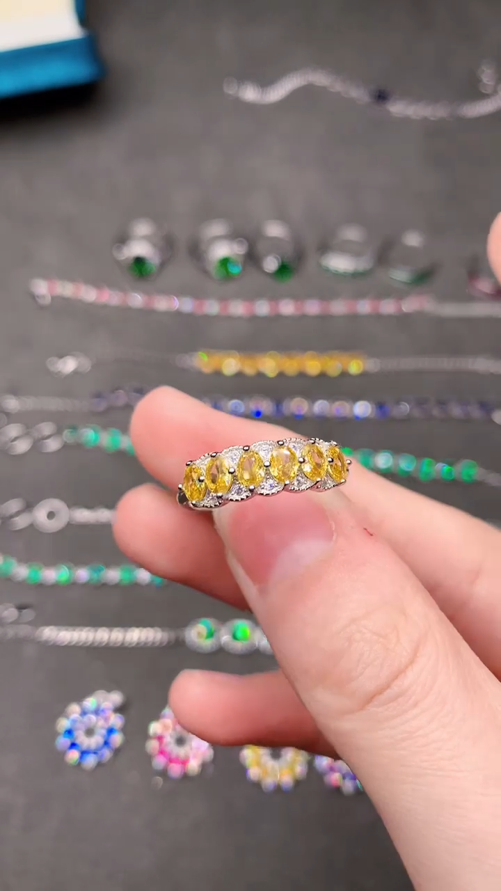 【闪购商品】彩色蓝宝石戒指银S925镶嵌......