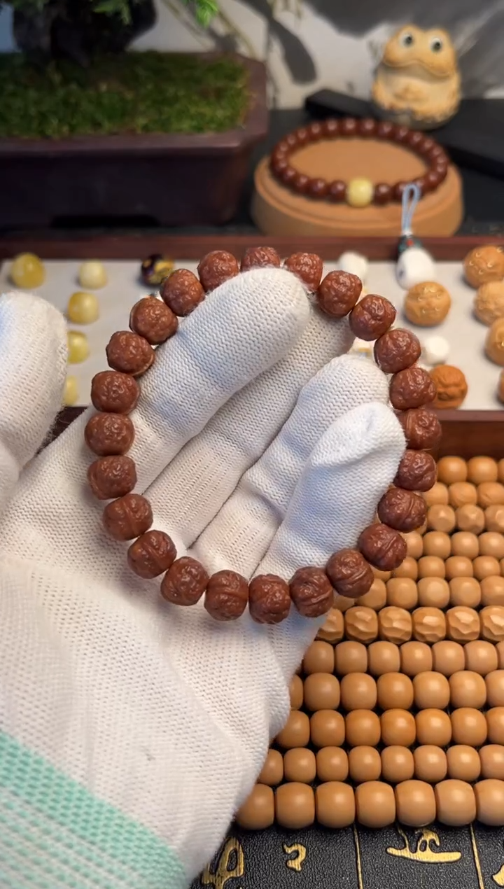 猴头核桃吊坠蟾宗红串