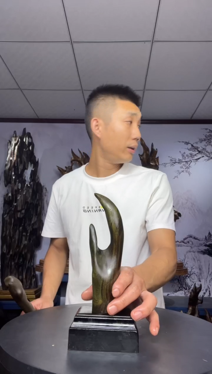 金丝楠木雕款吕*飞金丝楠木工艺品摆件