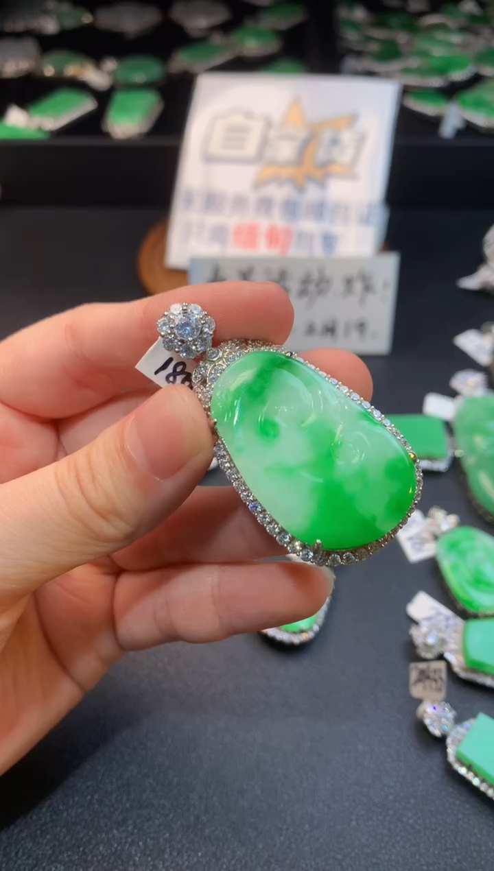 【闪购商品】翡翠颈饰银S925镶嵌翡翠