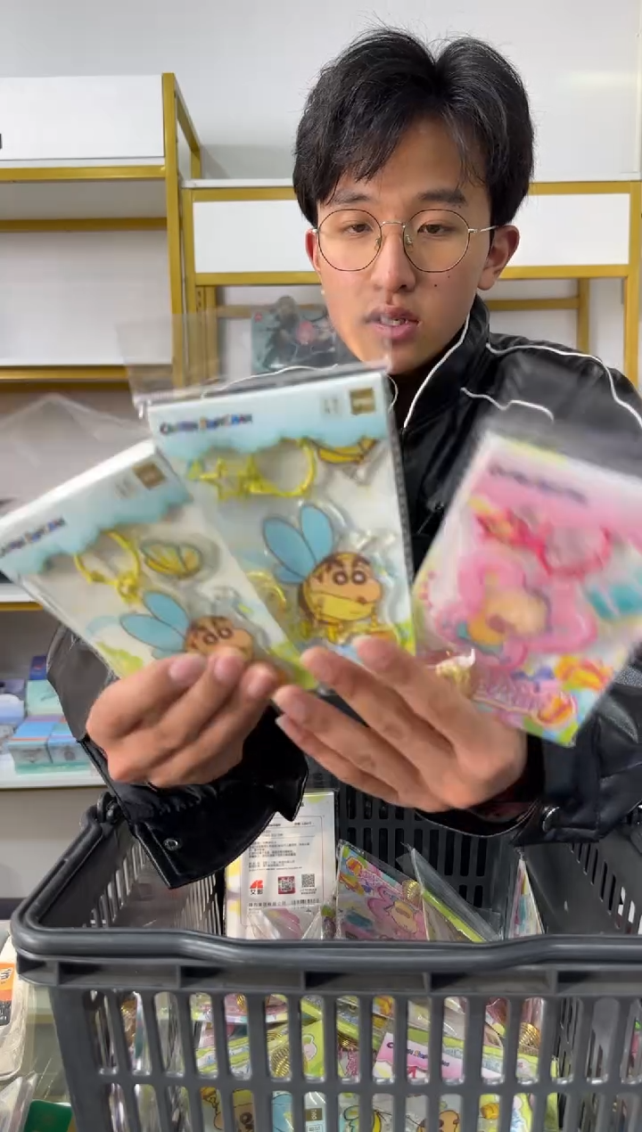 得力LB615蜡笔小新萤灯亚克力挂件(黄)(个)*【3个发随机】