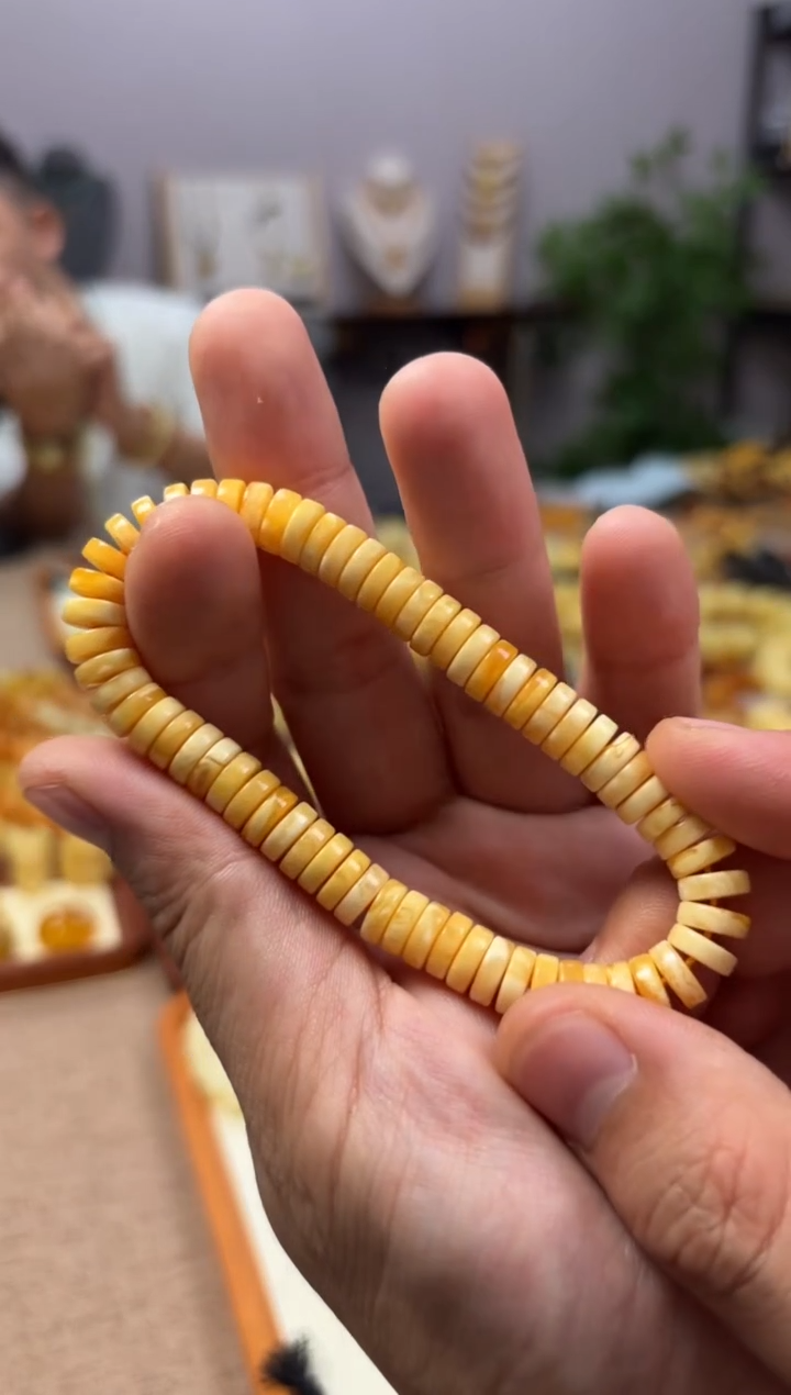 【闪购商品】蜜蜡裸石未镶嵌手串