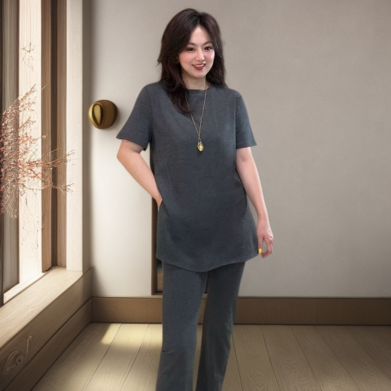 楠楠优选纯色圆领短袖长裤套装显瘦修饰腿型小微喇裤配短袖套装