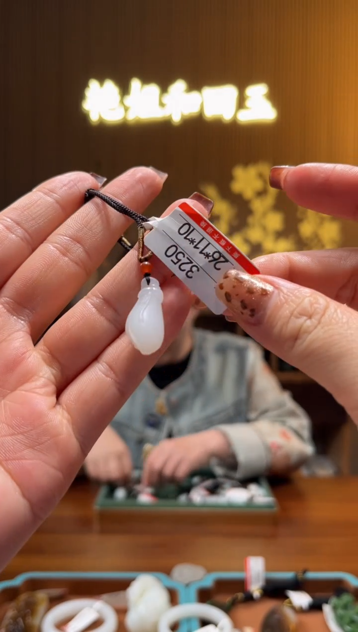 和田玉未镶嵌吊坠1